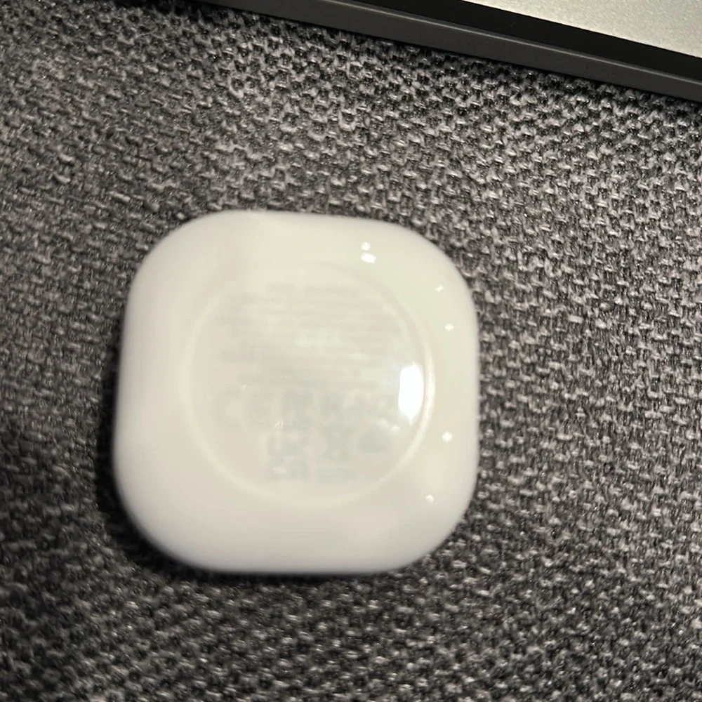 🎈SALE 🎈 Samsung earbuds case with one LEFT earbud. Model SM-R177